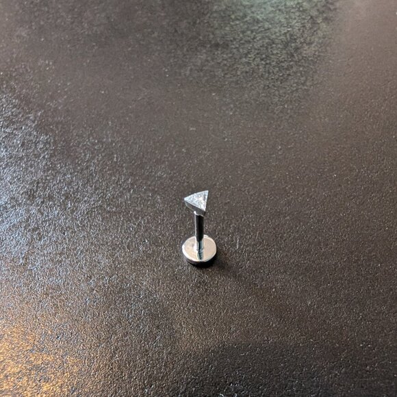 Maria Tash Invisible Set Triangle Diamond Threaded Stud Earring 2.5mm - Picture 6 of 6